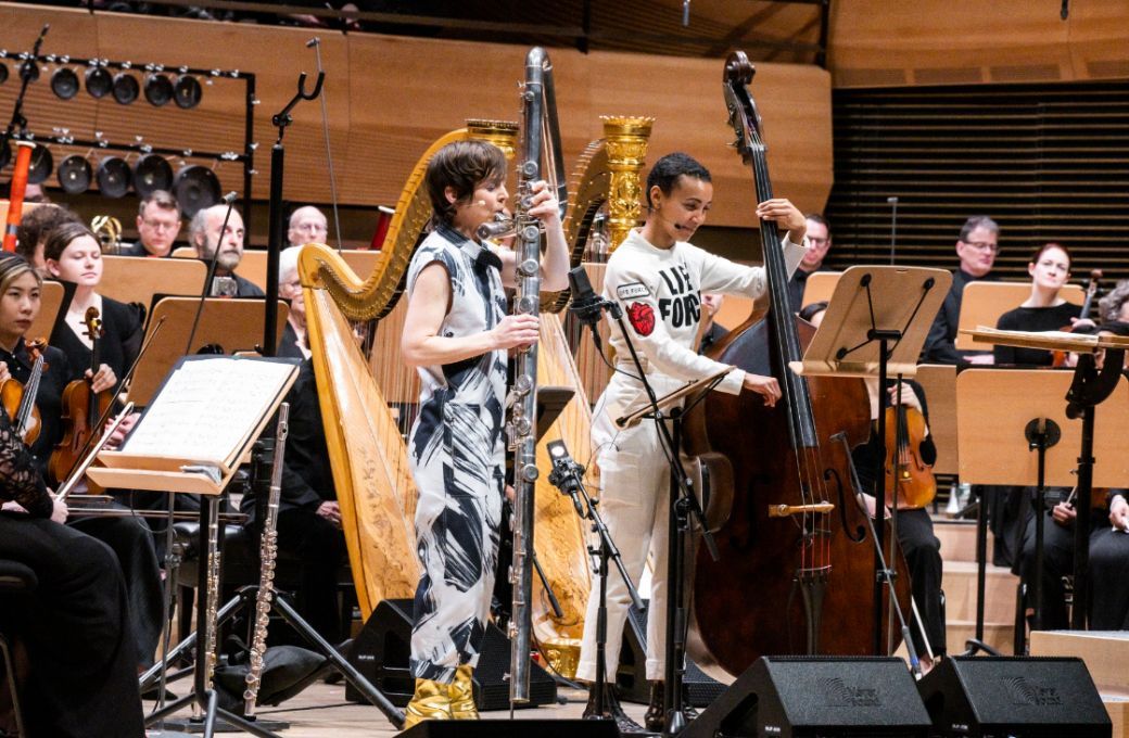 Claire Chase and esperanza spalding perform Felipe Lara's <i>Double Concerto</i> &copy; Chris Lee