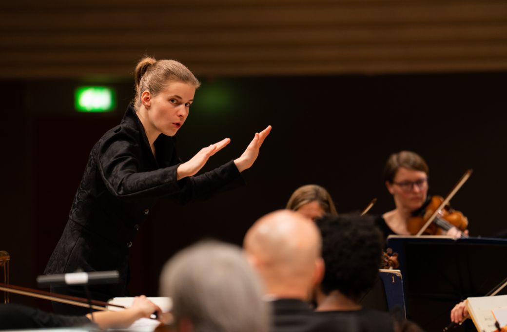 Tabita Berglund conducts the Hallé &copy; Tom Stephens | The Hallé