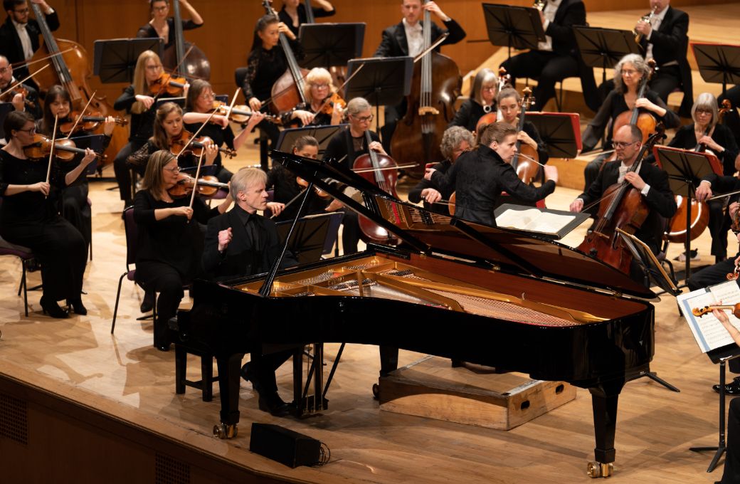 H&aring;vard Gimse, Tabita Berglund and the Hall&eacute; &copy; Tom Stephens | The Hall&eacute;