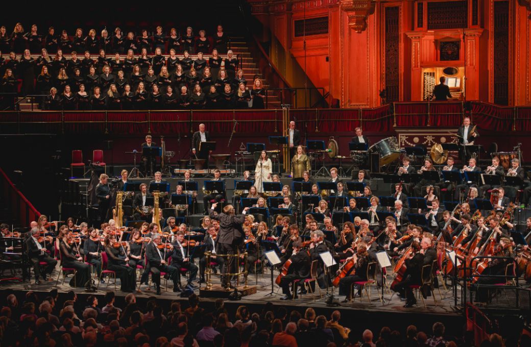 Vasily Petrenko conducts the Philharmonia Chorus and the RPO &copy; Andy Paradise