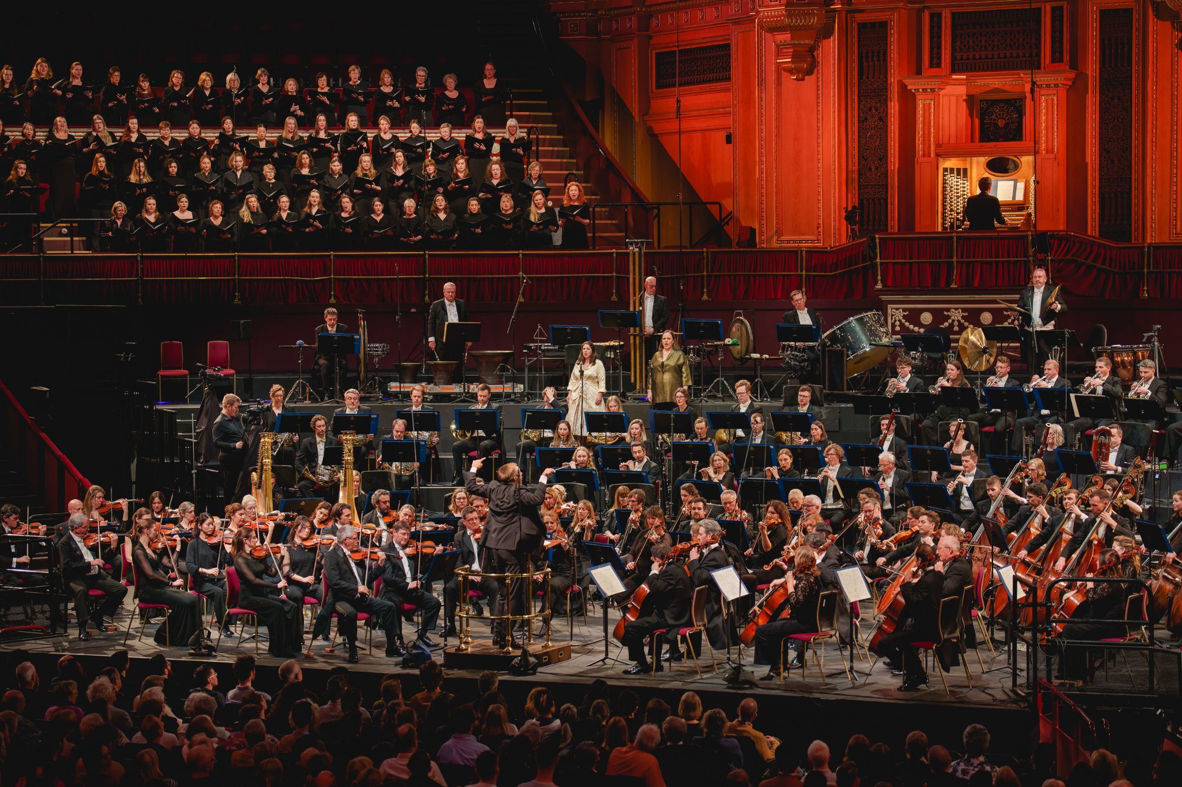 Vasily Petrenko conducts the Philharmonia Chorus and the RPO &copy; Andy Paradise