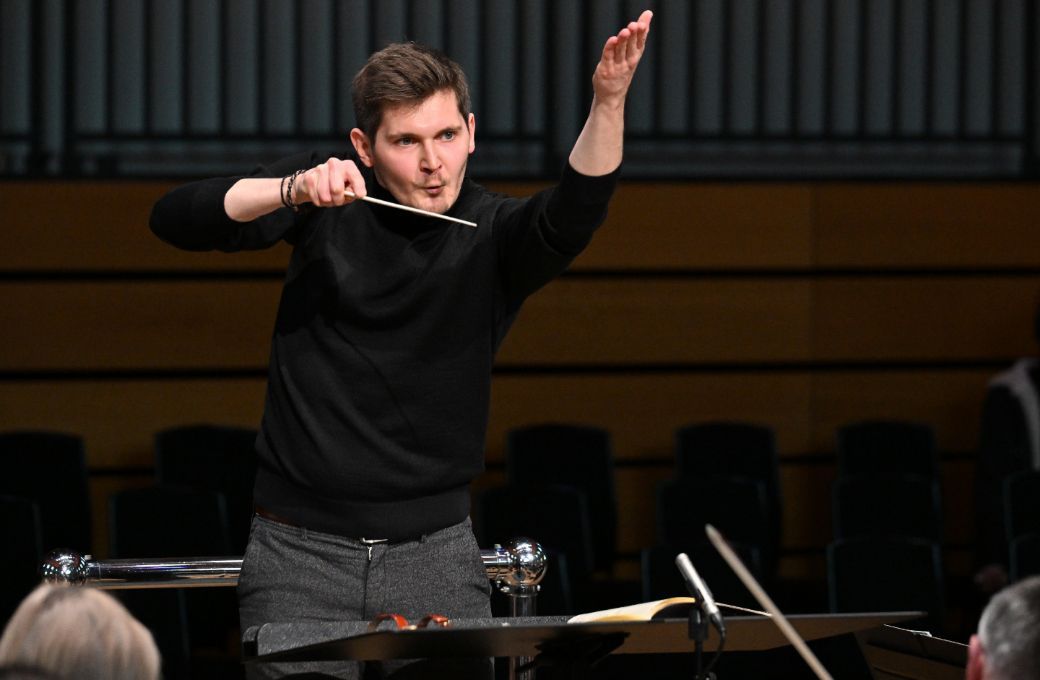 Jakub Przybycień rehearses on day one &copy; Mark Allan | LSO
