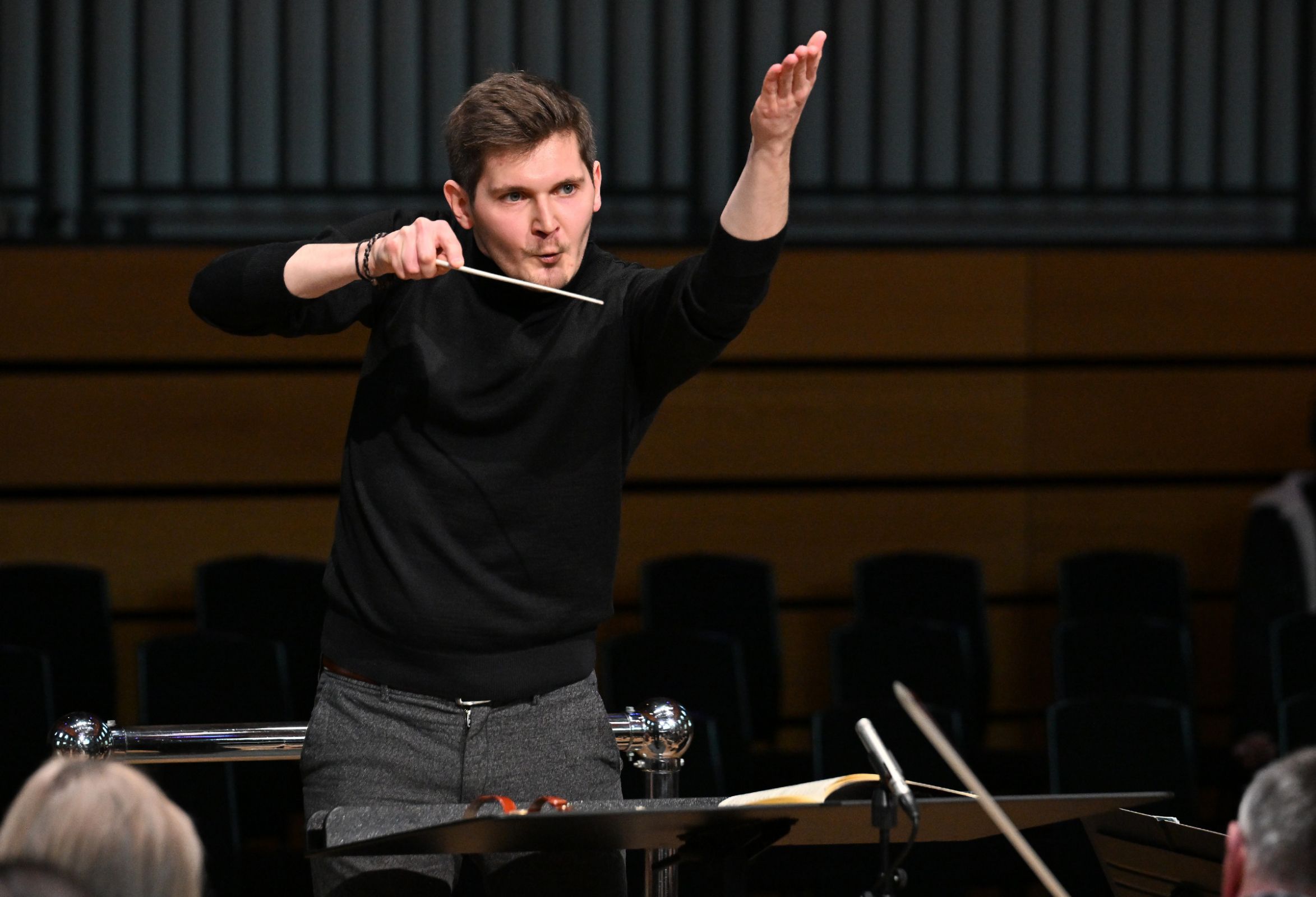 Jakub Przybycień rehearses on day one &copy; Mark Allan | LSO