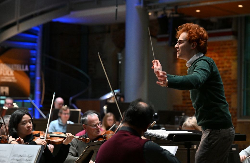 Nicol&ograve; Foron rehearses with the LSO &copy; Mark Allan | LSO