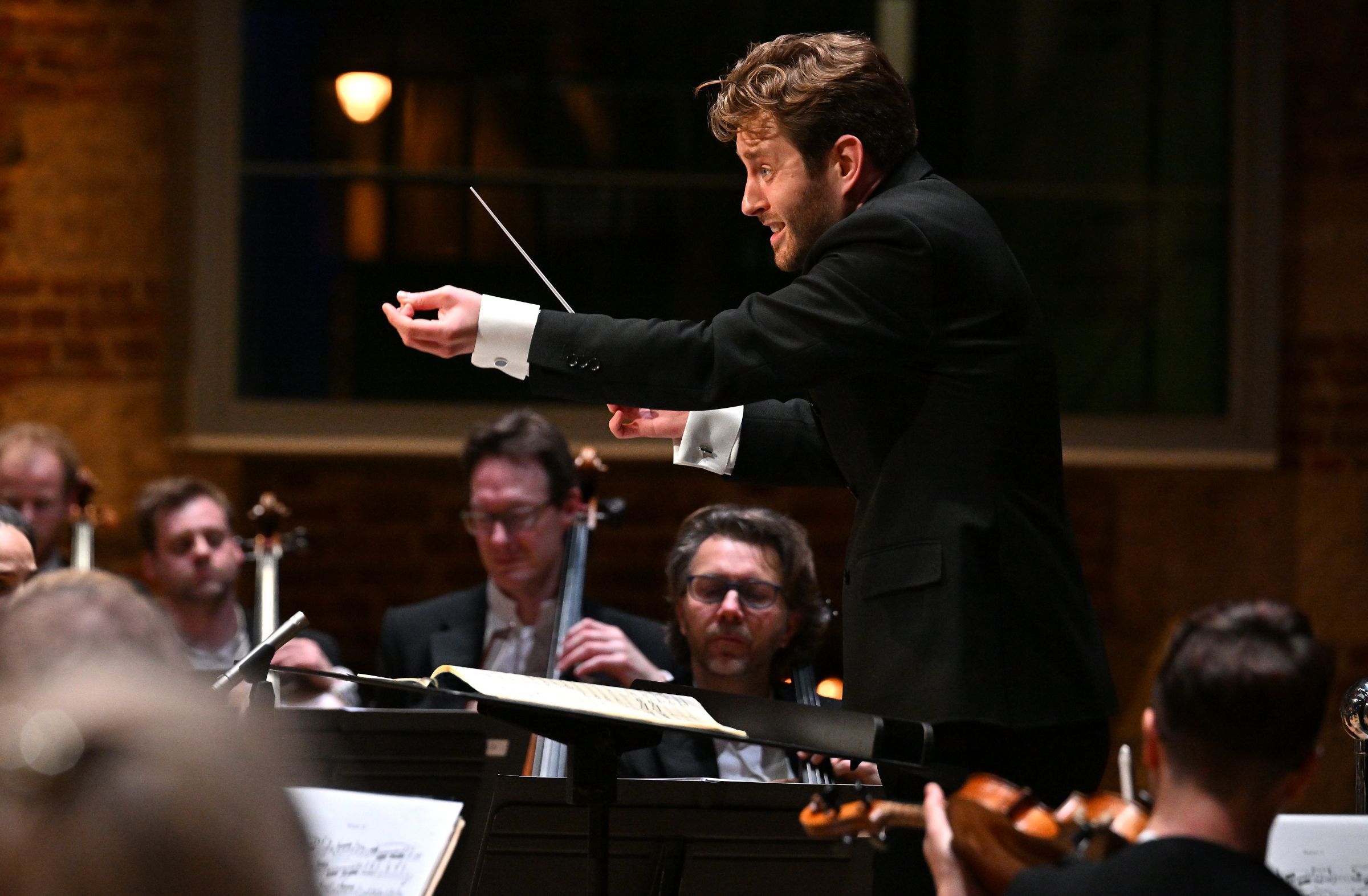 Jiří Habart conducts in the final concert &copy; Mark Allan | LSO