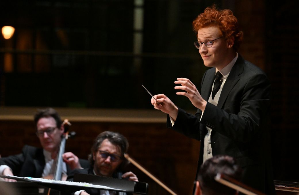 Nicol&ograve; Foron conducts in the final concert &copy; Mark Allan | LSO
