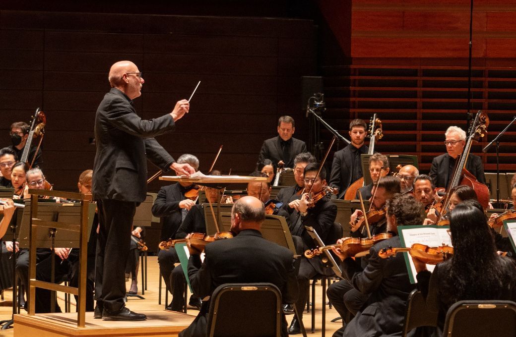 Donald Nally conducts the Philadelphia Orchestra &copy; Margo Reed