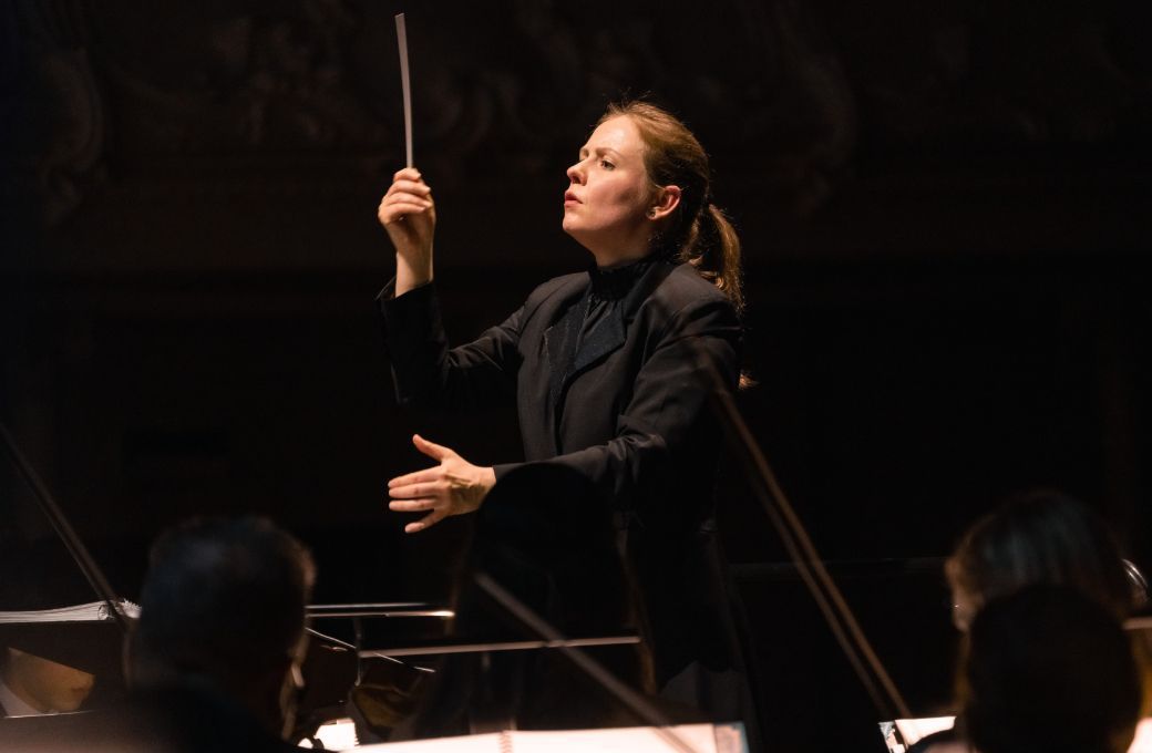 Gemma New conducts the New Zealand Symphony Orchestra © Latitude Creative