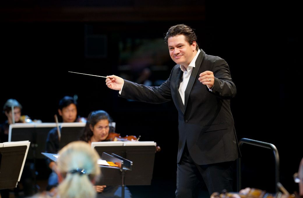 Cristian Măcelaru dirige l'Orchestre National de France © Radio France / Christophe Abramowitz