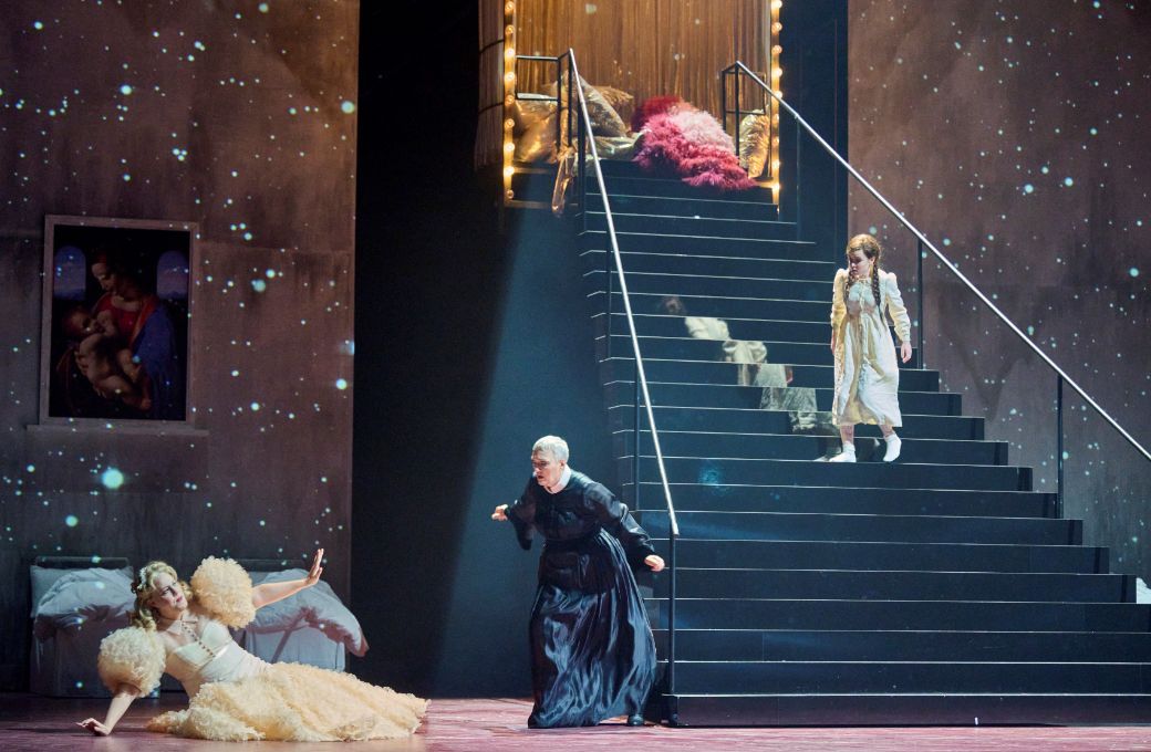 Elza van den Heever (Die Kaiserin), Michaela Schuster (Die Amme) und Vivien Hartert (Ein M&auml;dchen) &copy; Martin Sigmund