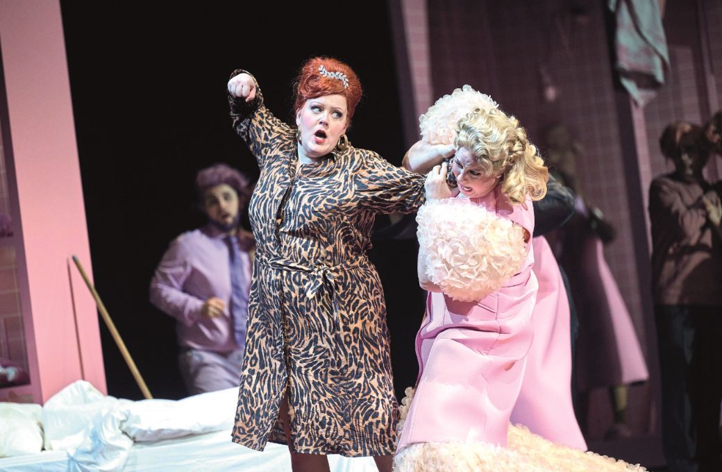 Miina-Liisa V&auml;rel&auml; (Die F&auml;rberin) und Elza van den Heever (Die Kaiserin) &copy; Martin Sigmund