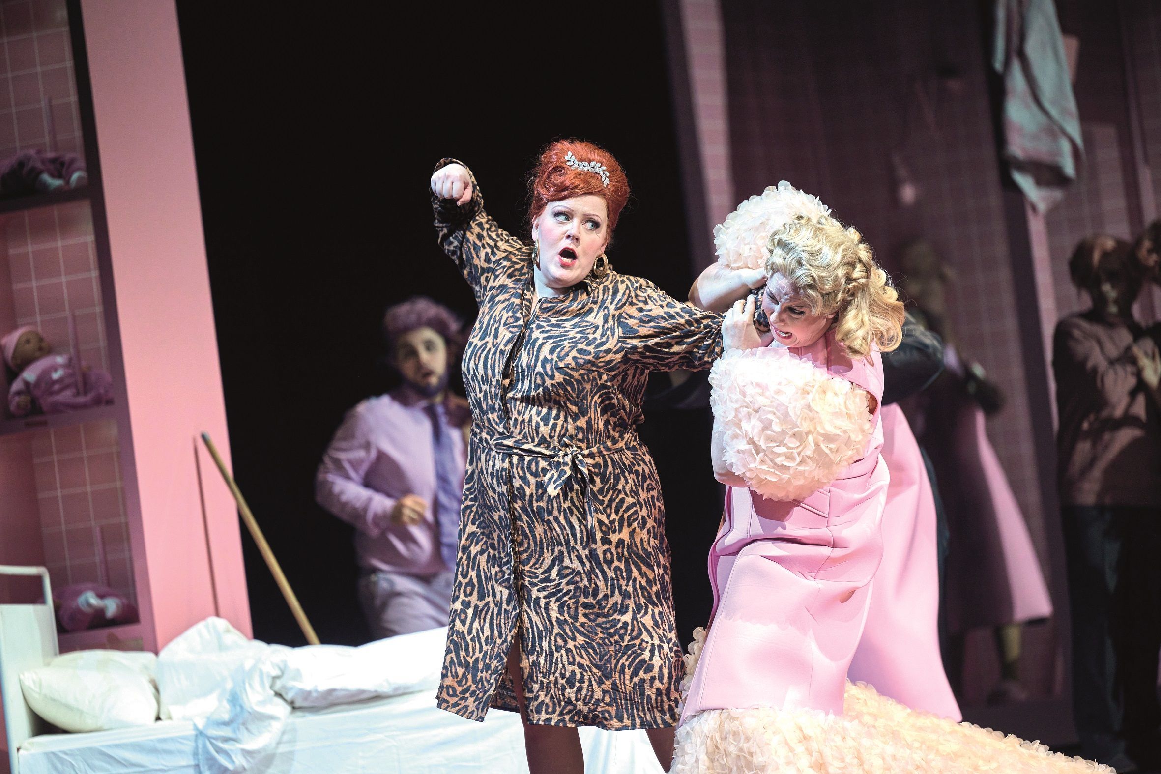 Miina-Liisa Värelä (Die Färberin) und Elza van den Heever (Die Kaiserin) &copy; Martin Sigmund