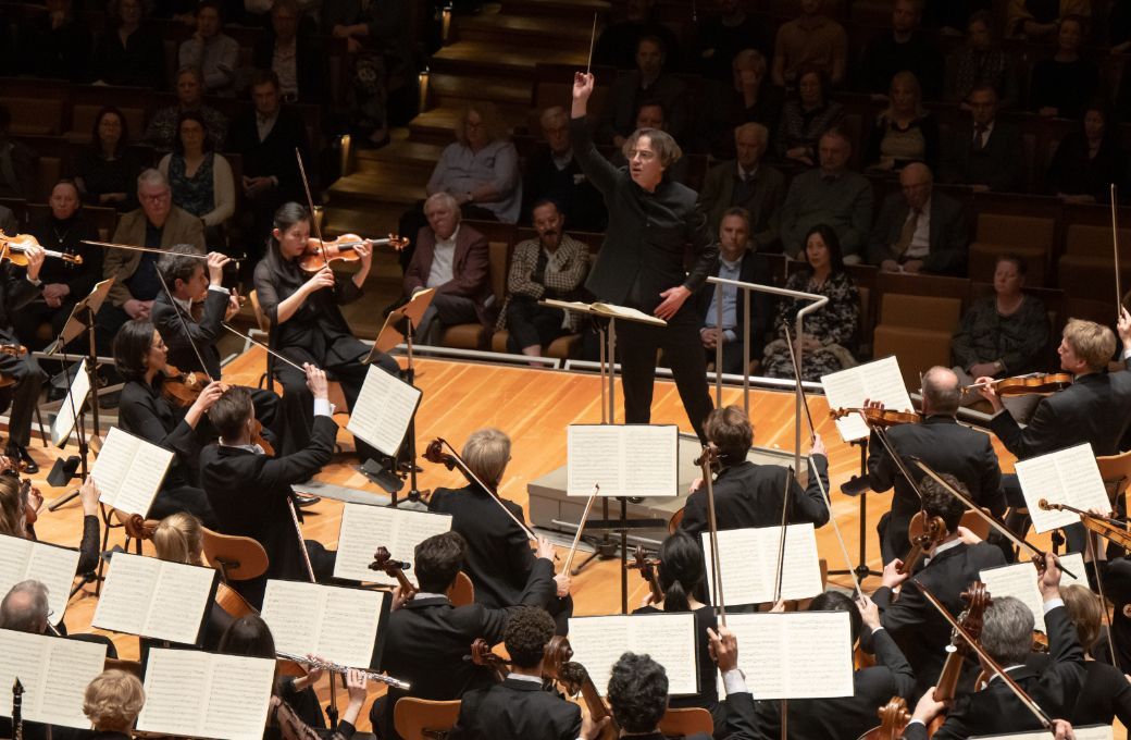 J&eacute;r&eacute;mie Rhorer conducts the Staatskapelle Berlin &copy; Peter Adamik