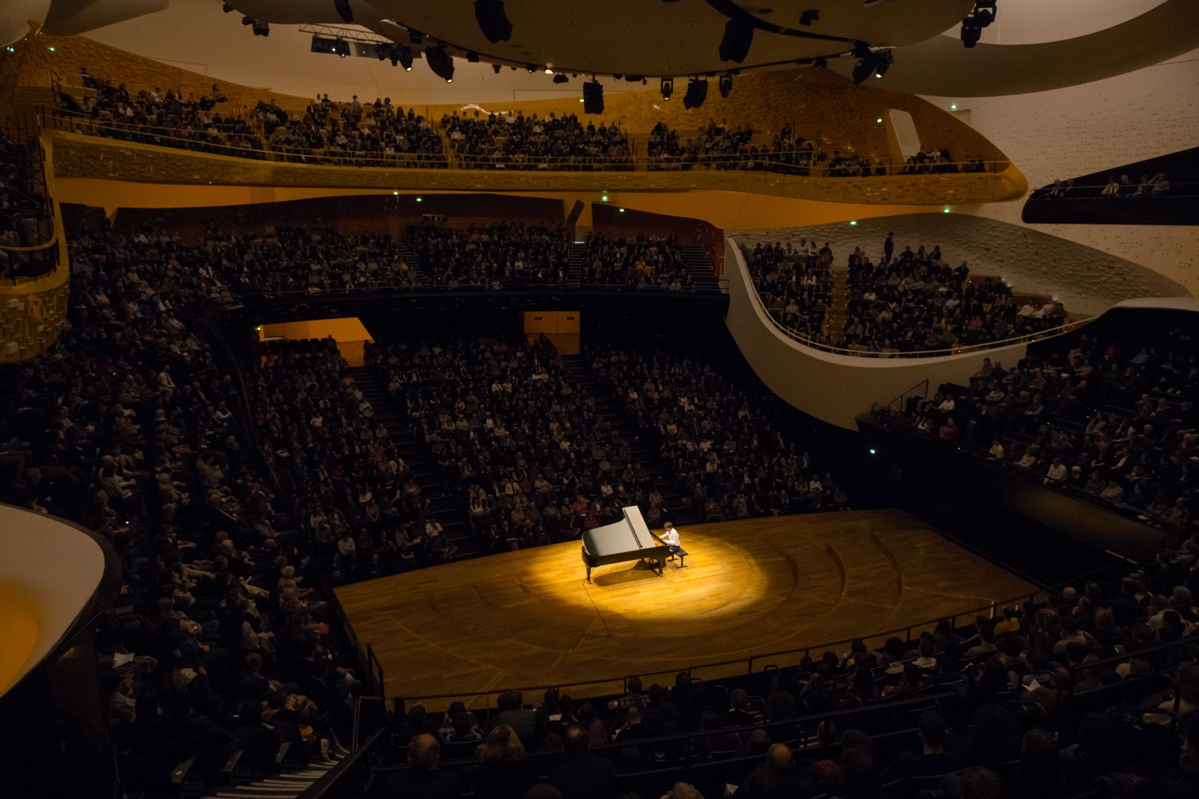 Lucas Debargue à la Philharmonie de Paris (en 2017) © Gil Lefauconnier