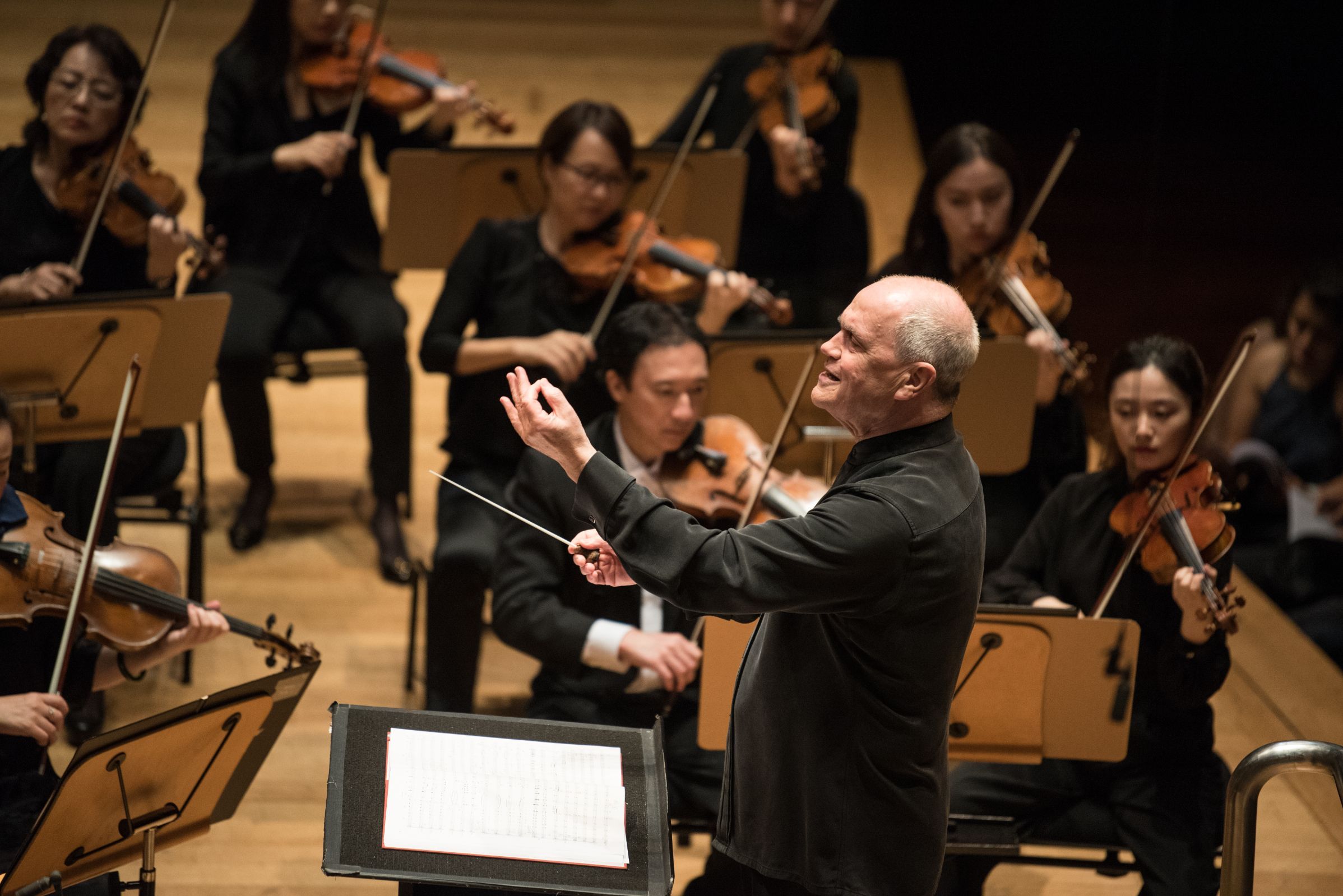 Hans Graf and the Singapore Symphony Orchestra &copy; Singapore Symphony Orchestra | Jack Yam