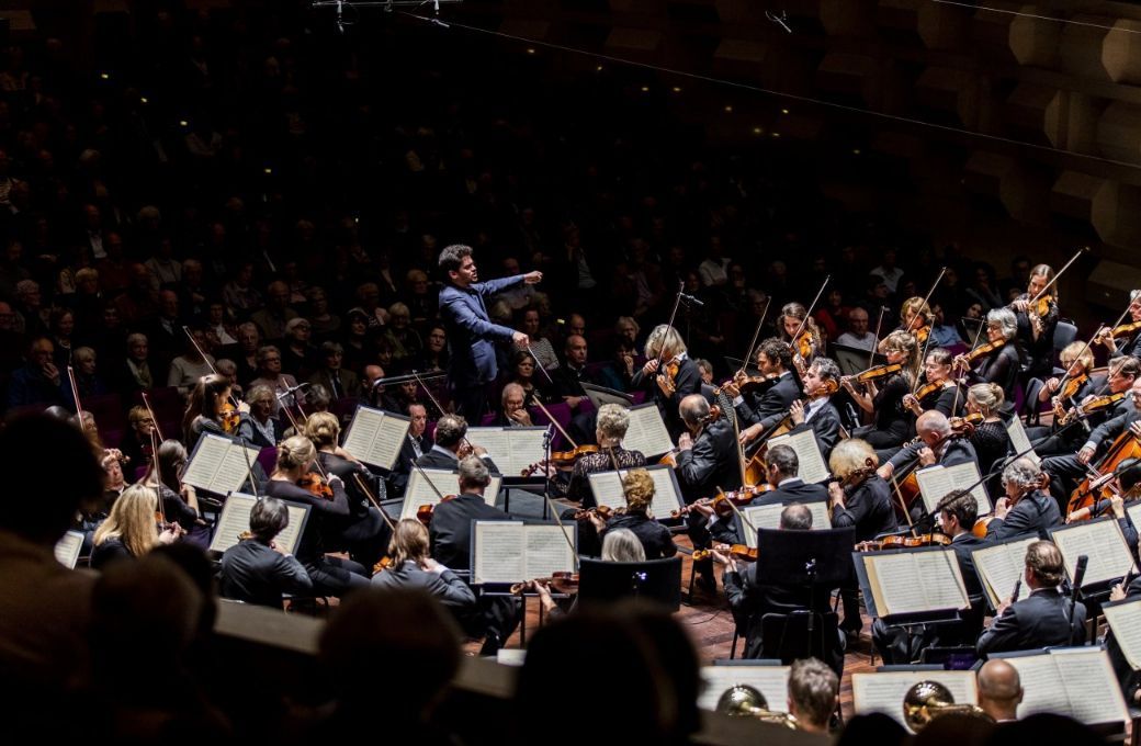 Lahav Shani conducts the Rotterdam Philharmonic &copy; Guido Pijper