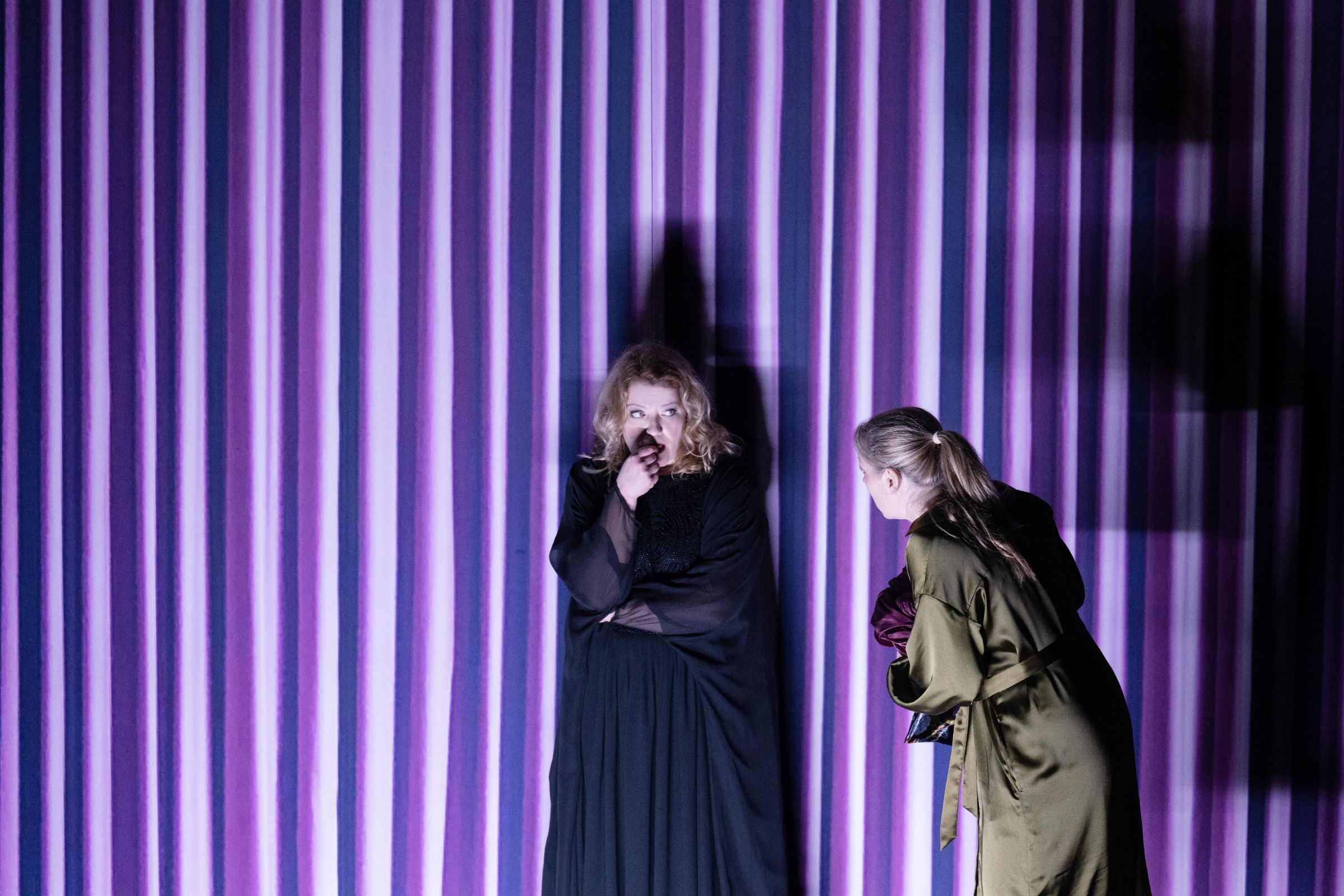 Aile Asszonyi (Elektra) und Jennifer Holloway (Chrysothemis) &copy; Monika Rittershaus