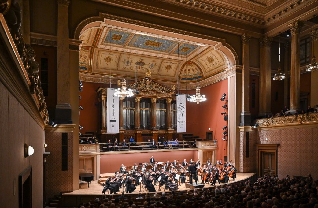 Emmanuel Villaume conducts the PKF – Prague Philharmonia © Ivan Malý