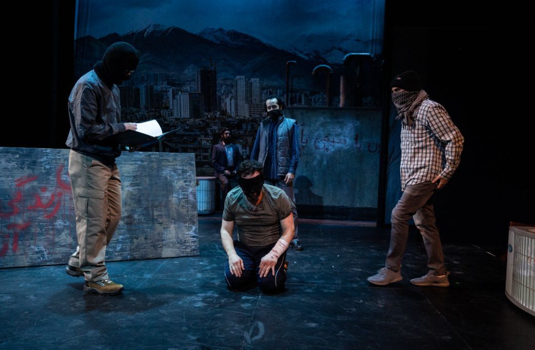 Chad Kranak (Cavaradossi) and ensemble &copy; Russ Rowland