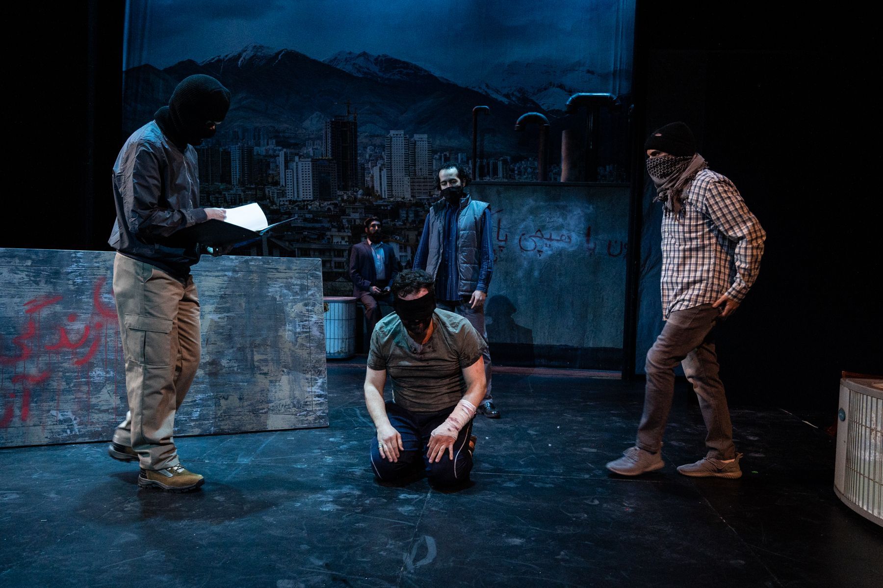 Chad Kranak (Cavaradossi) and ensemble &copy; Russ Rowland