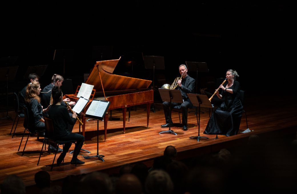 Kristian Bezuidenhout and the OAE wind soloists © Zen Grisdale (QEH)