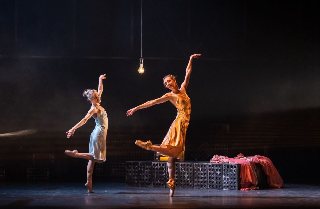Bethany Kingsley-Garner as Stella and Marge Hendrick as Blanche in <i>A Streetcar Named Desire</i> &copy; Andy Ross