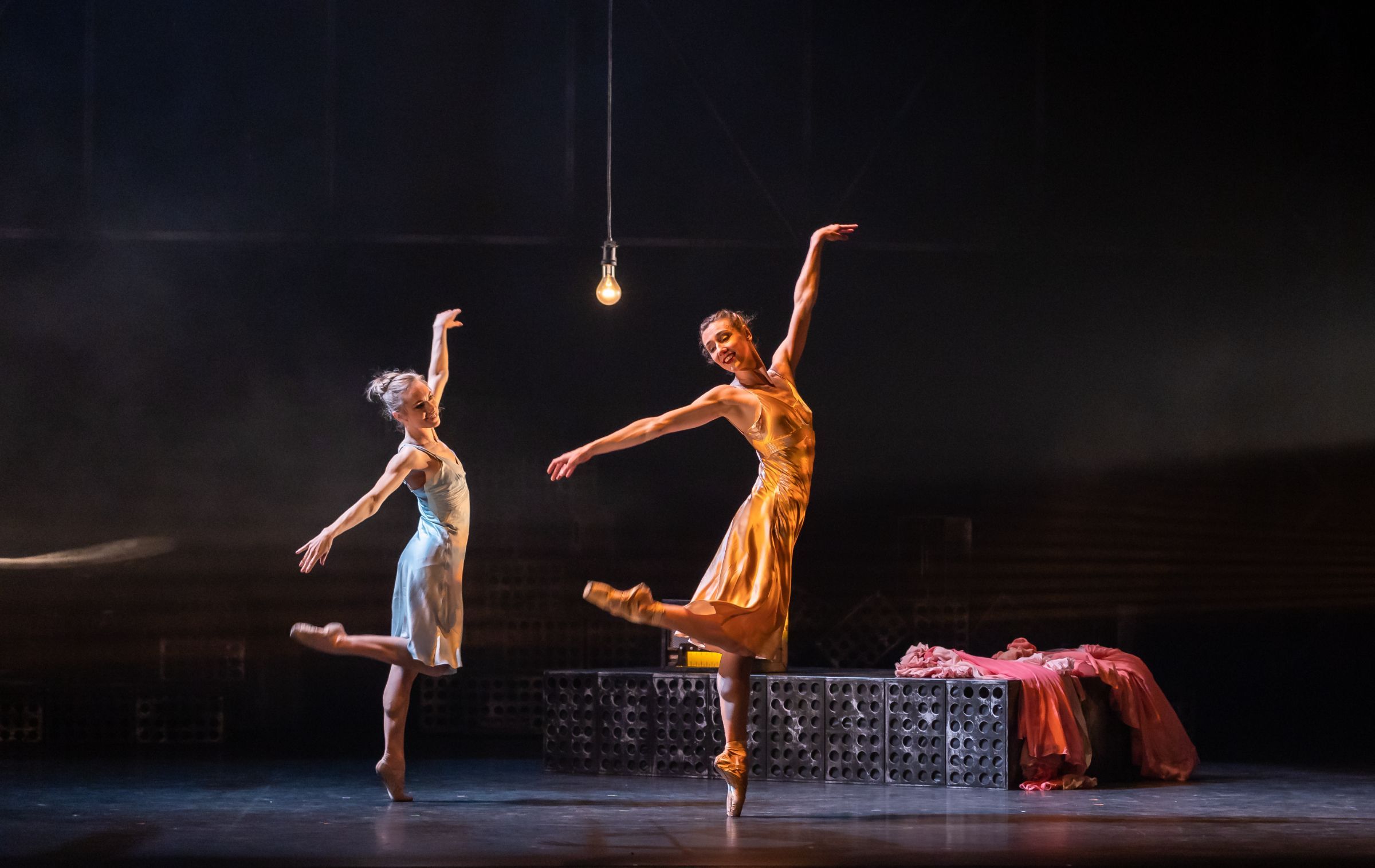 Bethany Kingsley-Garner as Stella and Marge Hendrick as Blanche in <i>A Streetcar Named Desire</i> &copy; Andy Ross
