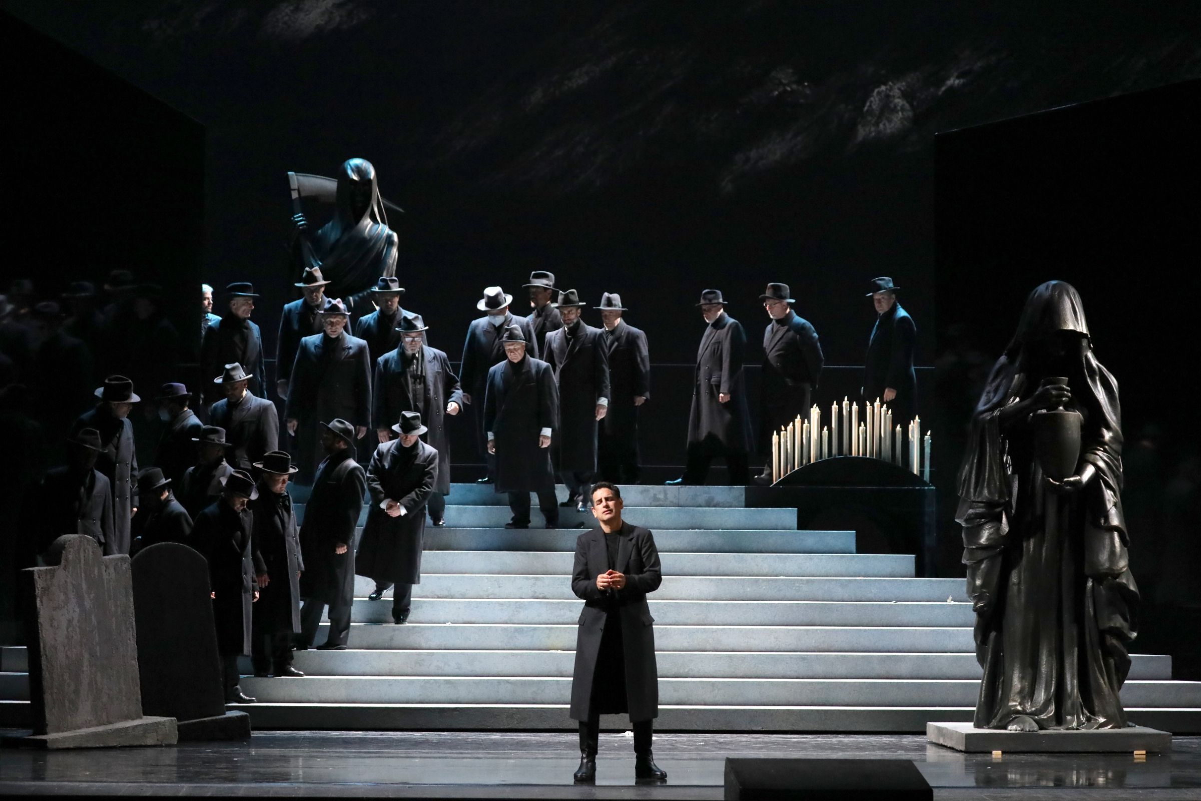 Juan Diego Flórez (Edgardo) and chorus &copy; Brescia &amp; Amisano | Teatro alla Scala