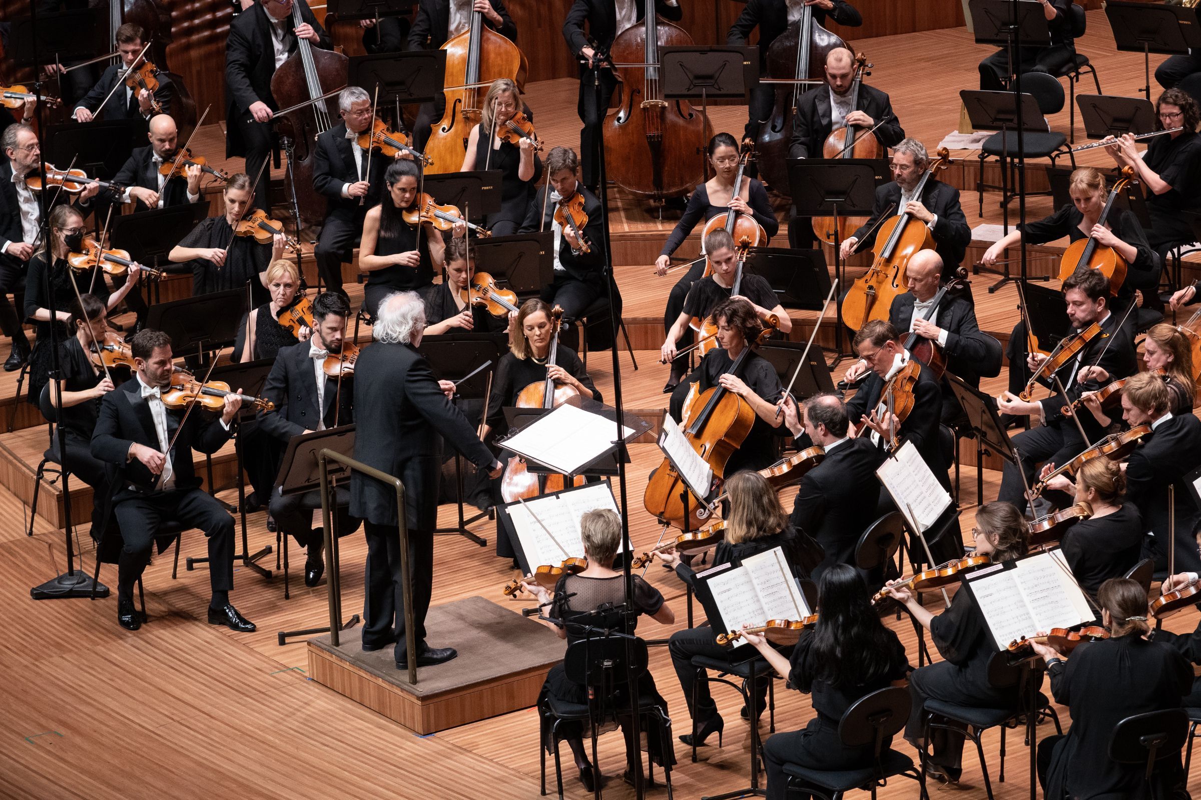 Sir Donald Runnicles conducts the Sydney Symphony © Jay Patel