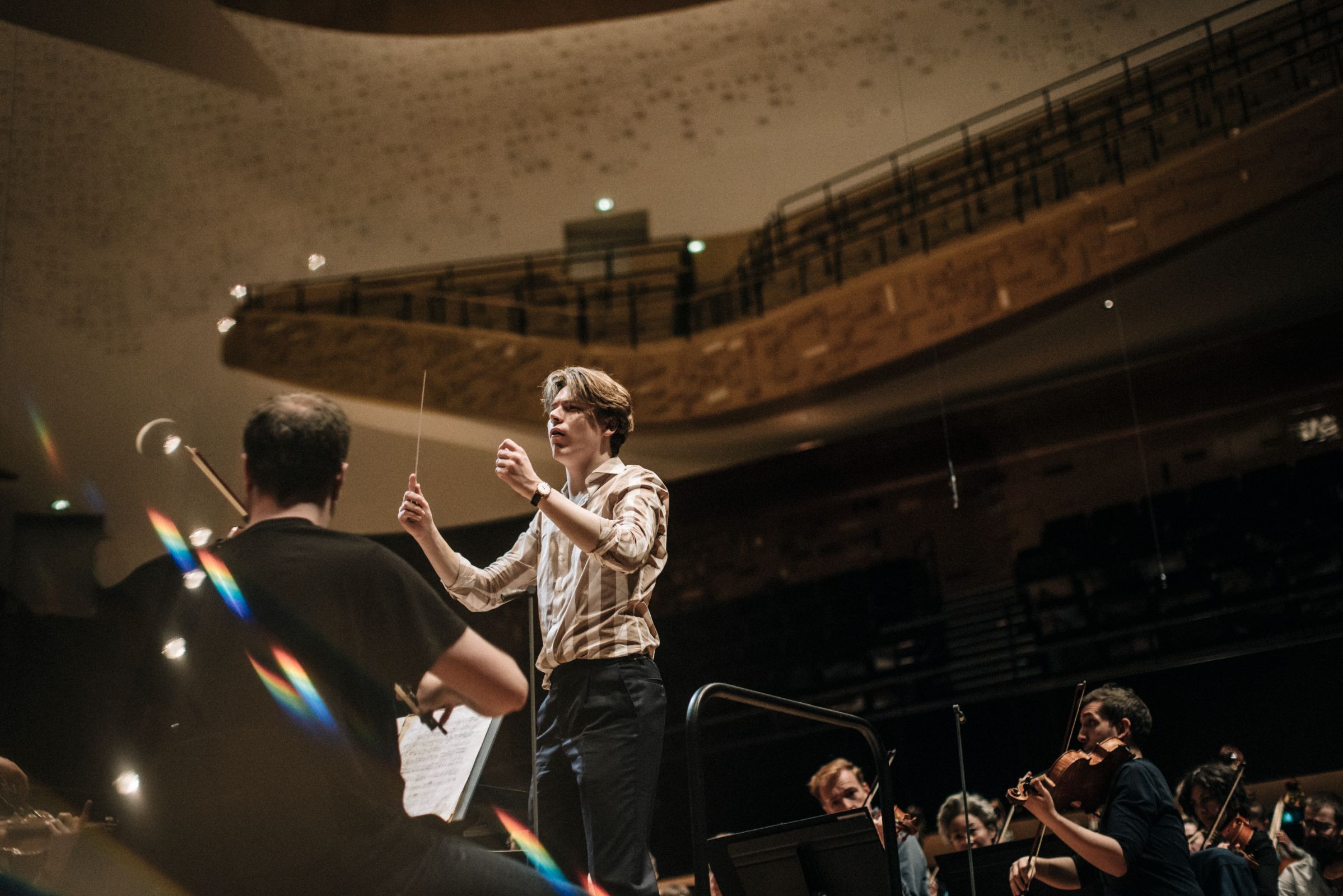 Klaus Mäkelä dirige l'Orchestre de Paris en répétition à la Philharmonie © Denis Allard