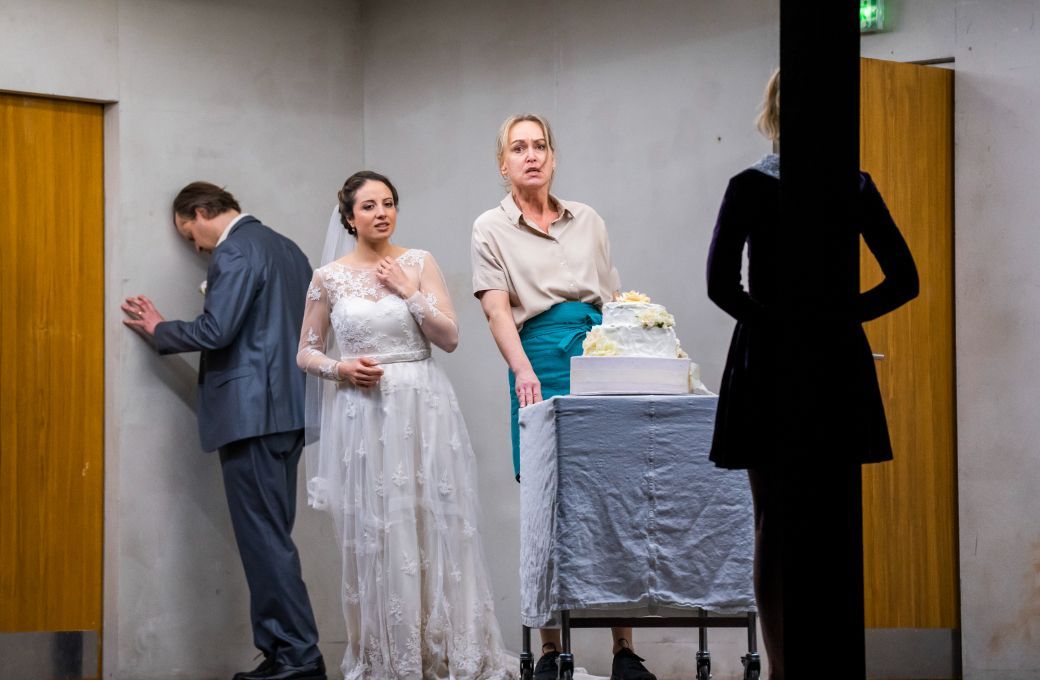 Markus Nykänen (Bridegroom), Lilian Farahani (Bride) and Jenny Carlstedt (Waitress) © ROH | Tristram Kenton