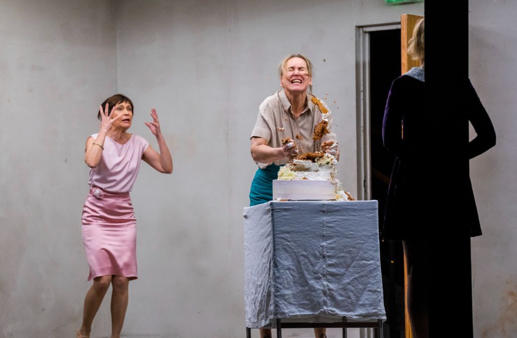 Sandrine Piau (Mother-in-Law), Jenny Carlstedt (Waitress) and Vilma Jää (Markéta) © ROH | Tristram Kenton