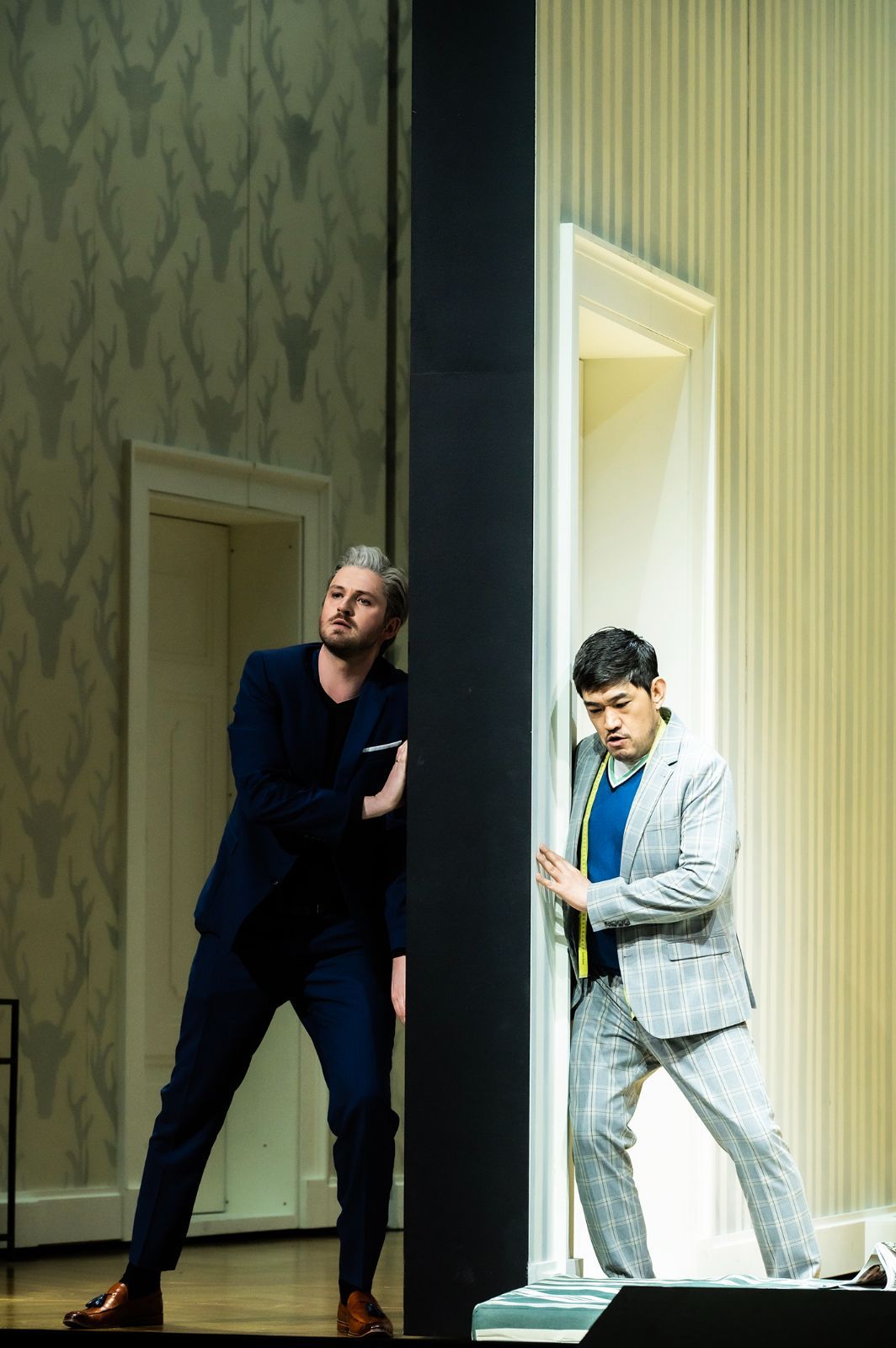 Samuel Hasselhorn (Graf Almaviva) und Adam Kim (Figaro) © Bettina Stöss