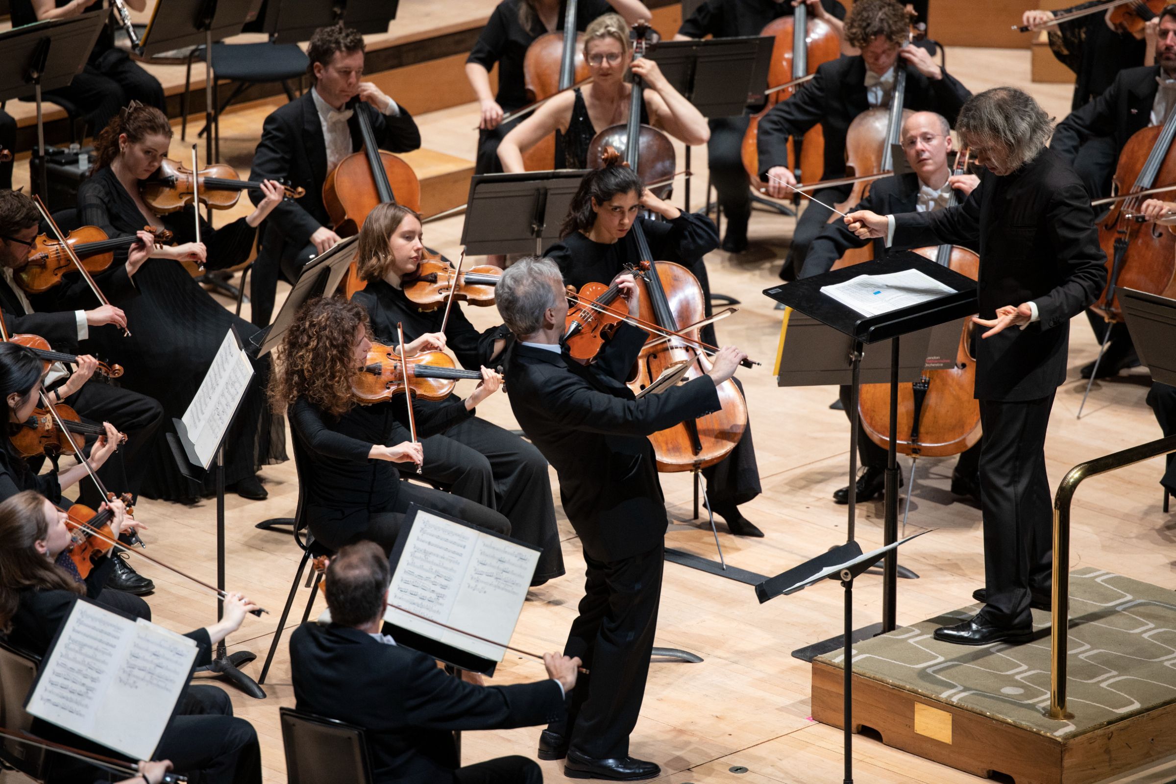 Gil Shaham, Vladimir Jurowski and the London Philharmonic Orchestra &copy; London Philharmonic Orchestra