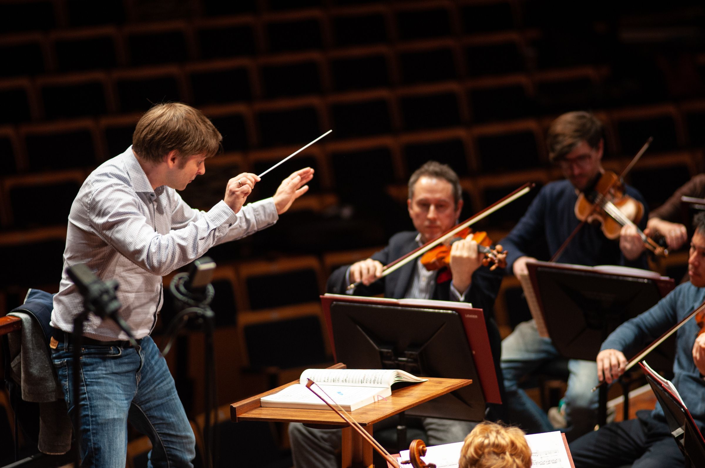 Gábor Káli rehearses with the Bournemouth Symphony Orchestra © Bournemouth Symphony Orchestra