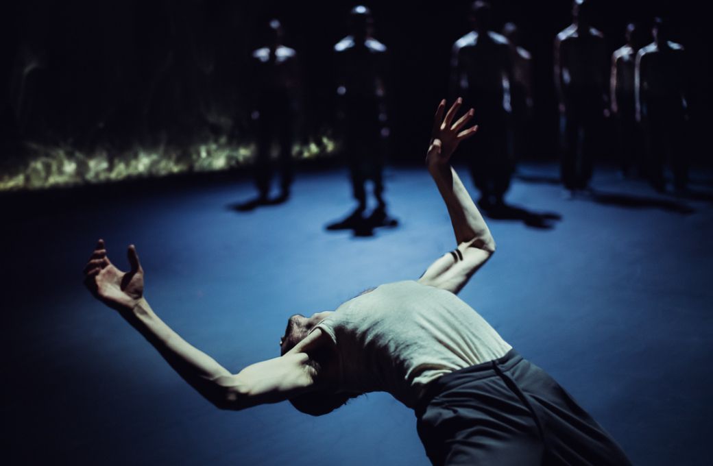 NDT1 in Crystal Pite's <i>Figures in Extinction [1.0]</i> &copy; Rahi Rezvani
