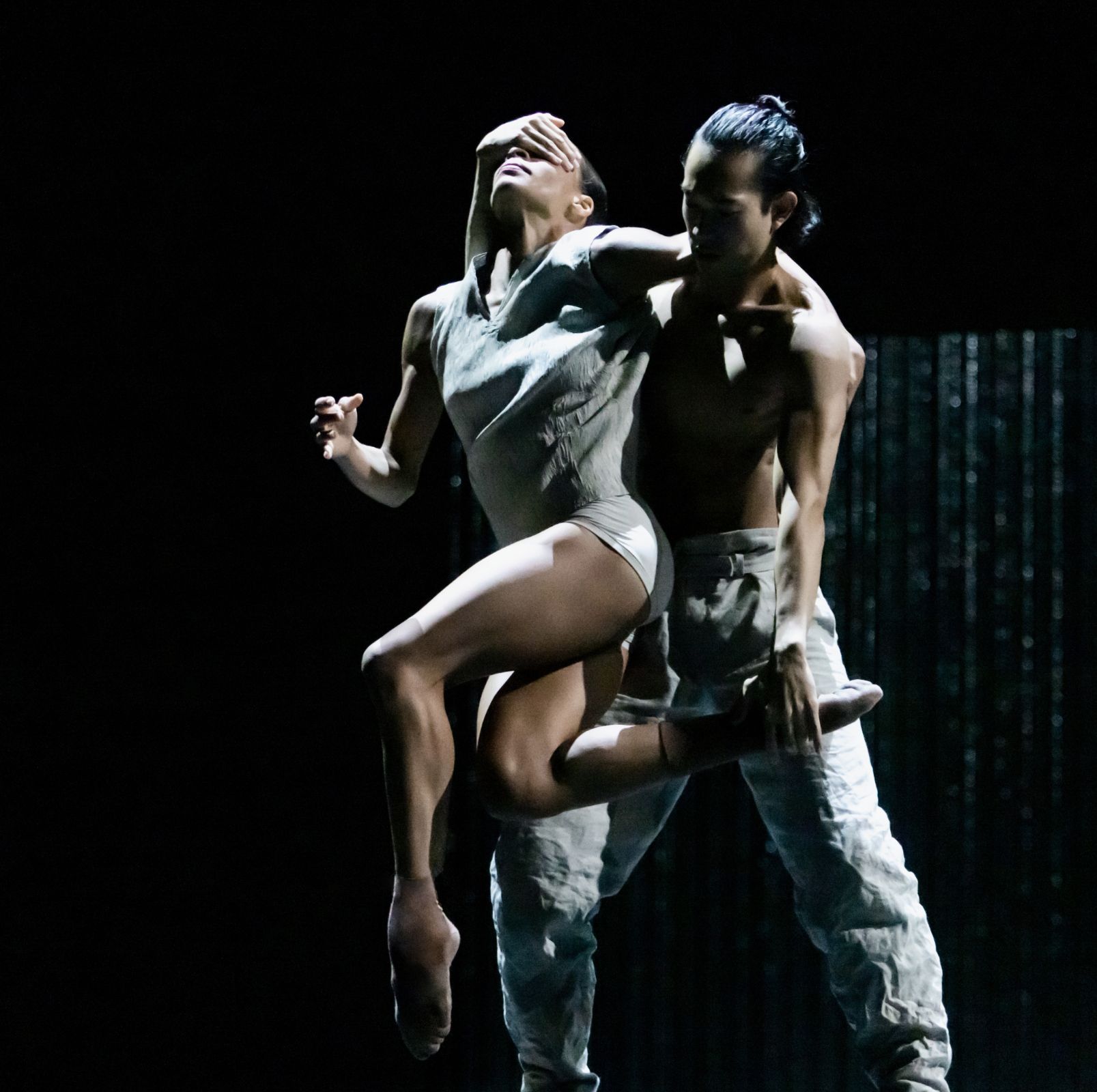 NDT1 in Jiří Kylián's <i>Gods and Dogs</i> &copy; Joris-Jan Bos