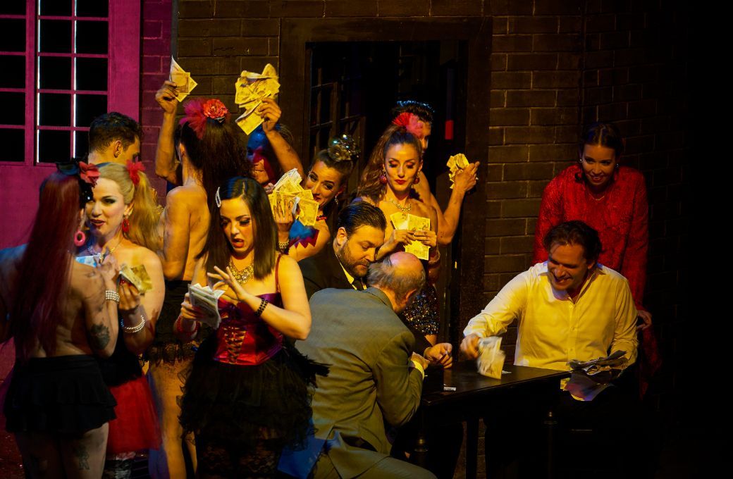 Escena de <i>Manon</i> con Michael Fabiano y Nadine Sierra &copy; David Ruano | Gran Teatre del Liceu