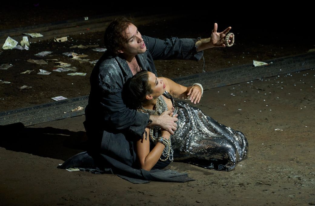 Michael Fabiano (Caballero Des Grieux) y Nadine Sierra (Manon) &copy; David Ruano | Gran Teatre del Liceu