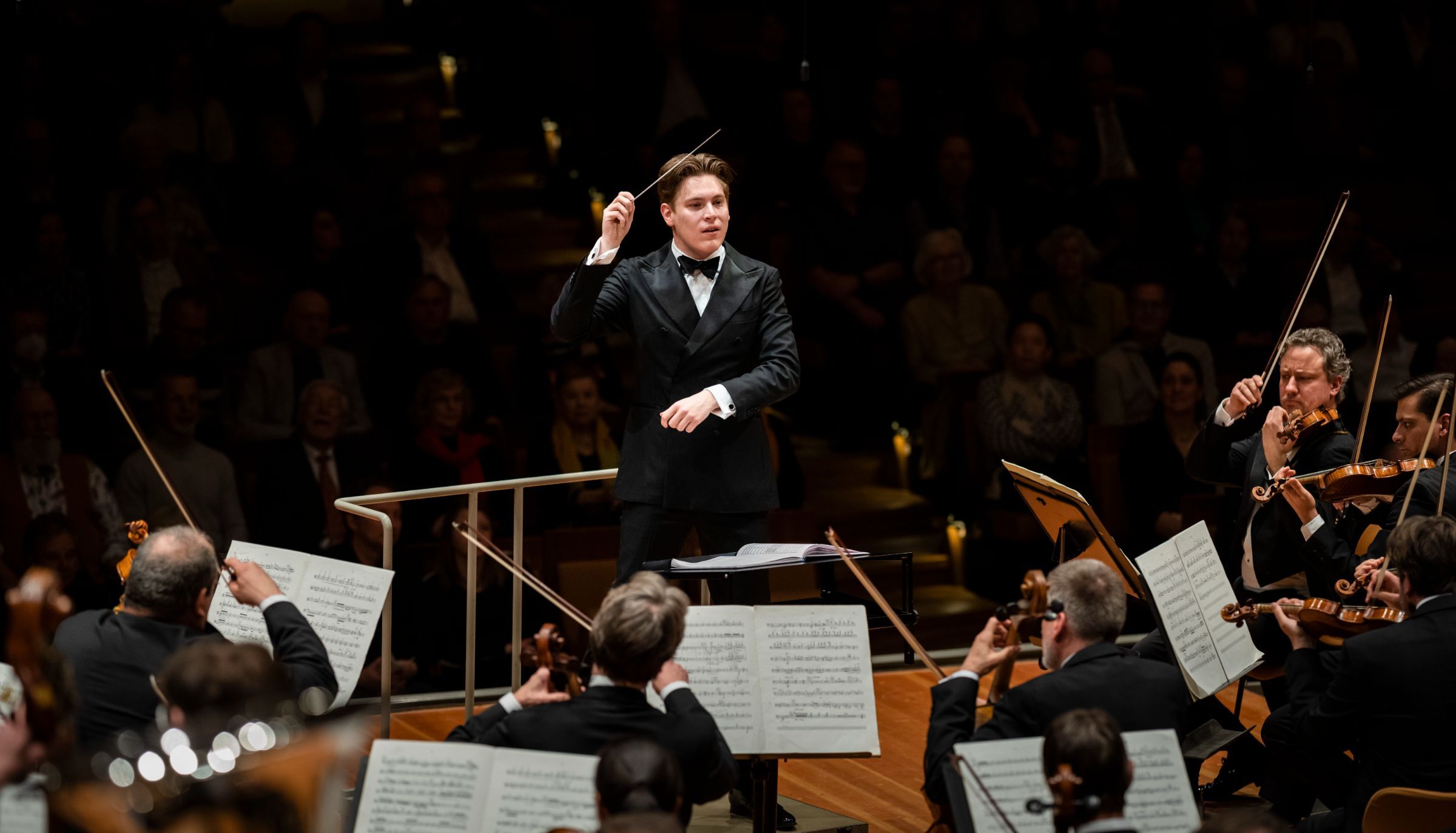 Klaus Mäkelä dirigiert die Berliner Philharmoniker © Stephan Rabold