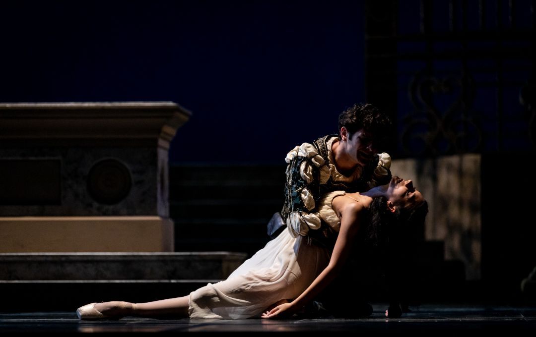 Angelo Greco as Romeo and Jasmine Jimino as Juliet in Helgi Tomasson's <i>Romeo &amp; Juliet</i> &copy; Lindsay Thomas