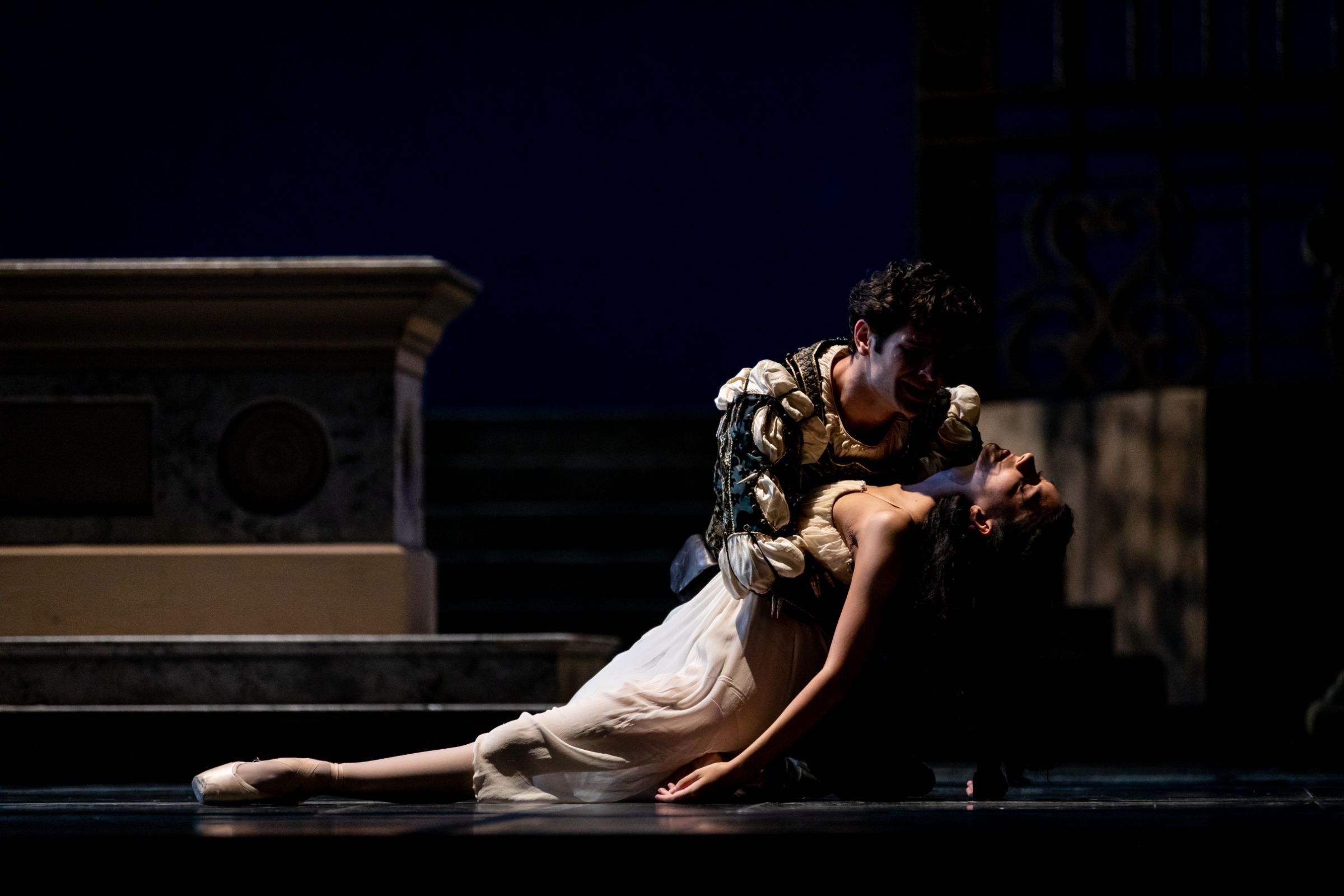 Angelo Greco as Romeo and Jasmine Jimino as Juliet in Helgi Tomasson's <i>Romeo &amp; Juliet</i> &copy; Lindsay Thomas