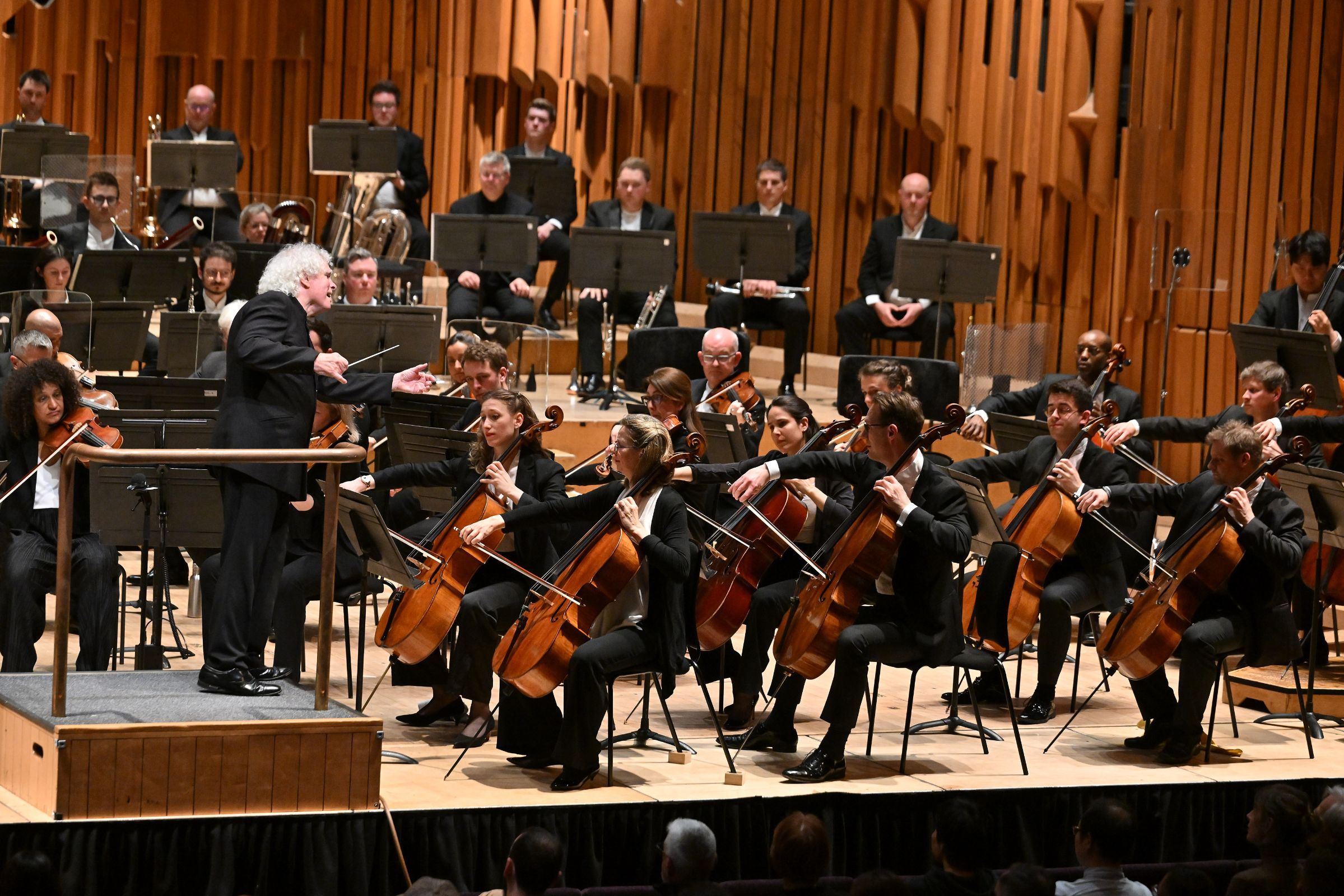 Sir Simon Rattle conducts the LSO © LSO | Mark Allan