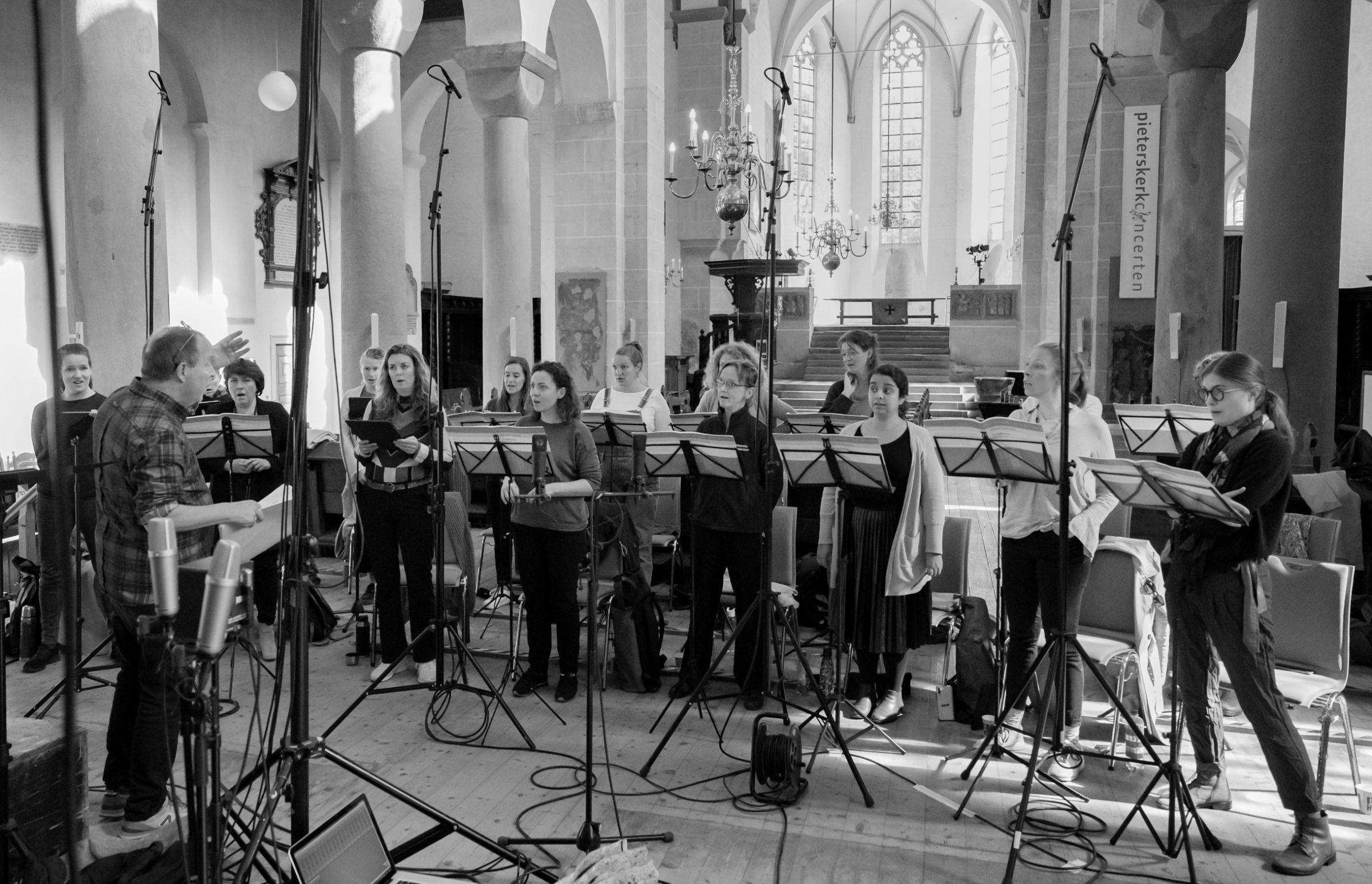 Daniel Reuss dirigiert Cappella Amsterdam bei CD-Aufnahmen (2022) &copy; Diederik Rooker