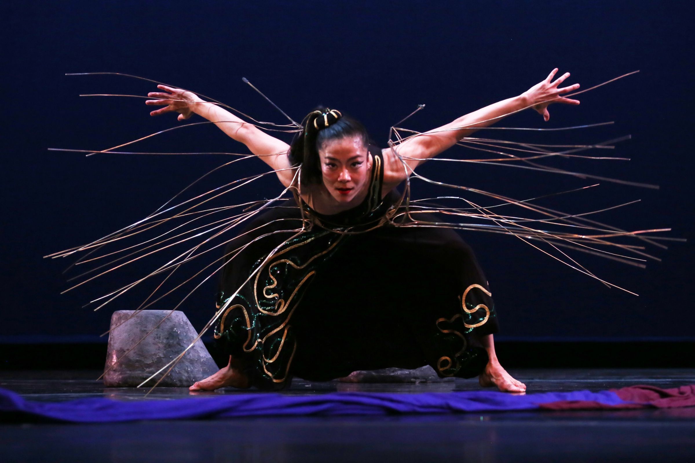 Xin Ying in Martha Graham's <i>Cave of the Heart</i> © Melissa Sherwood