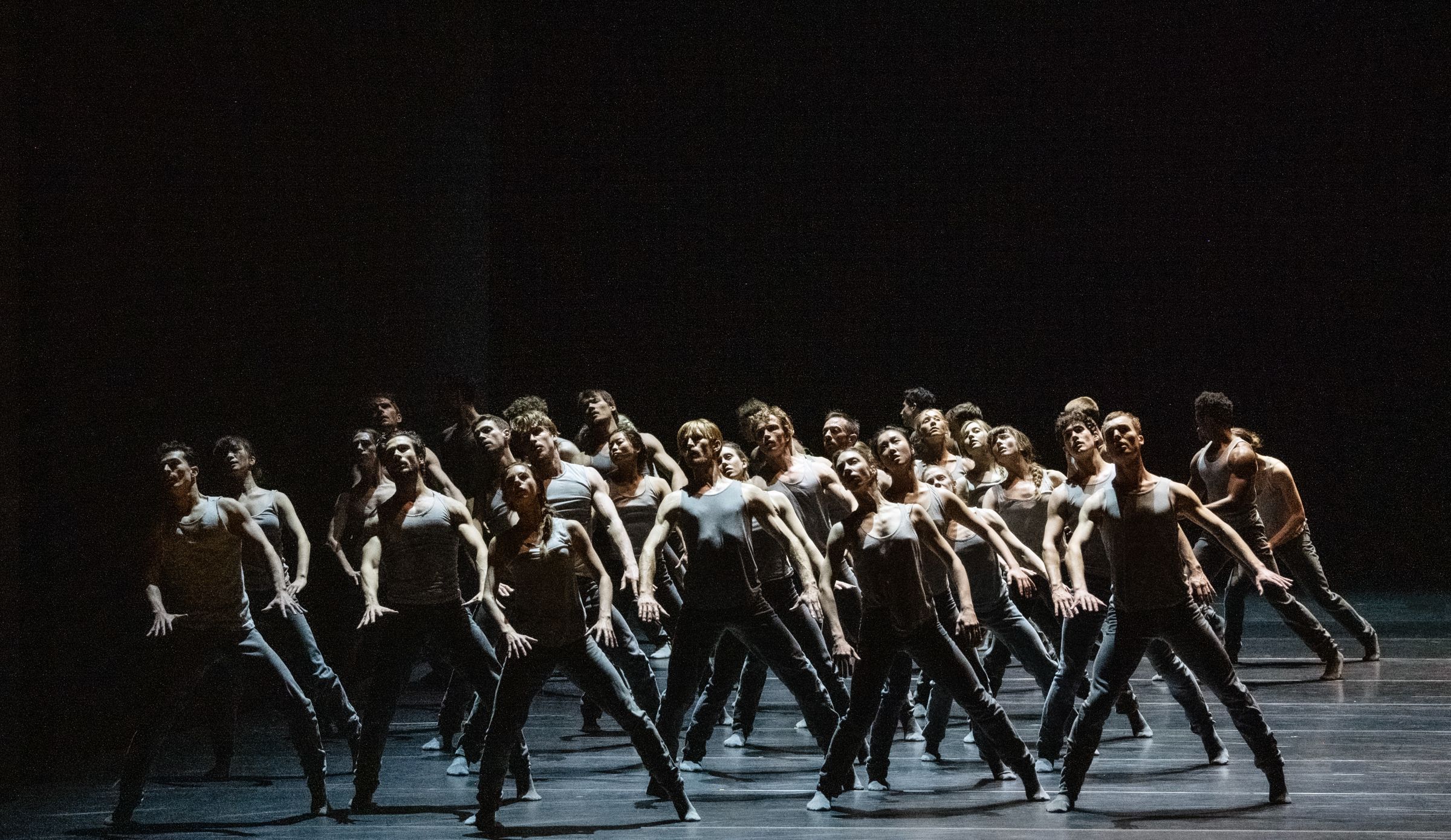 Norwegian National Ballet in Crystal Pite's <i>Light of Passage</i> &copy; Erik Berg