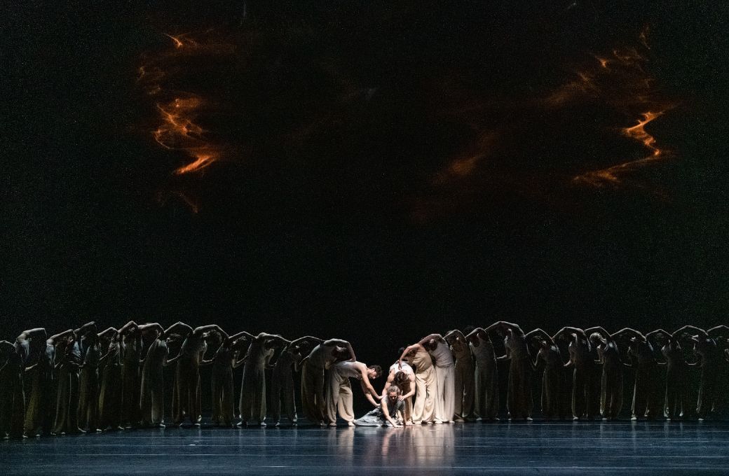 Norwegian National Ballet in Crystal Pite's <i>Light of Passage</i> &copy; Erik Berg