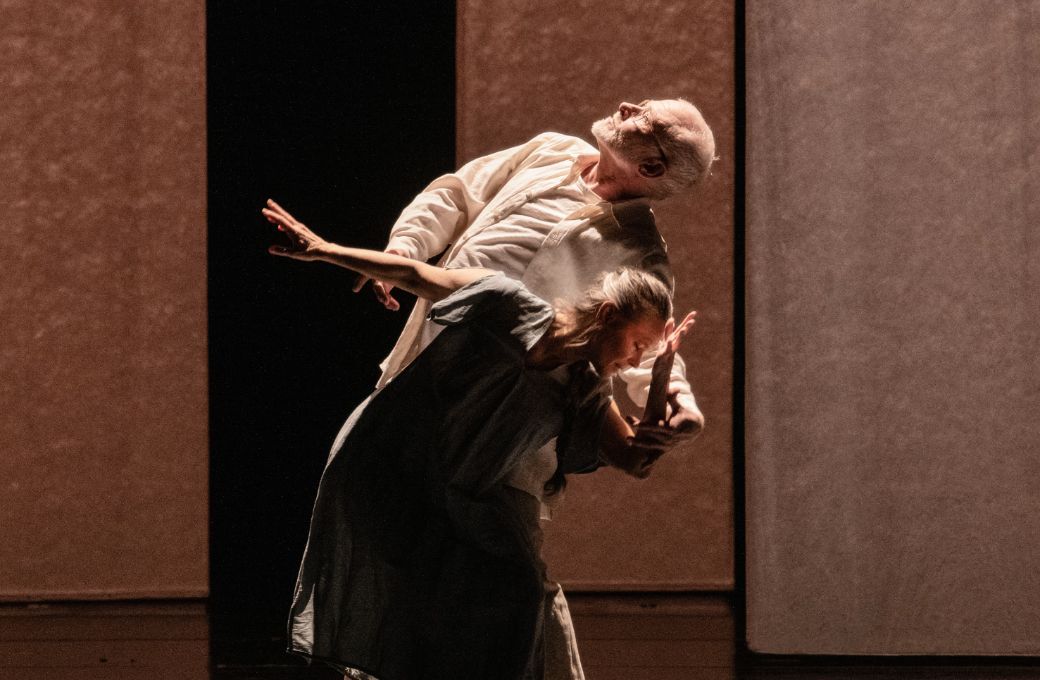 Kristina Gjems and &Oslash;yvind J&oslash;rgensen in Crystal Pite's <i>Light of Passage</i> &copy; Erik Berg