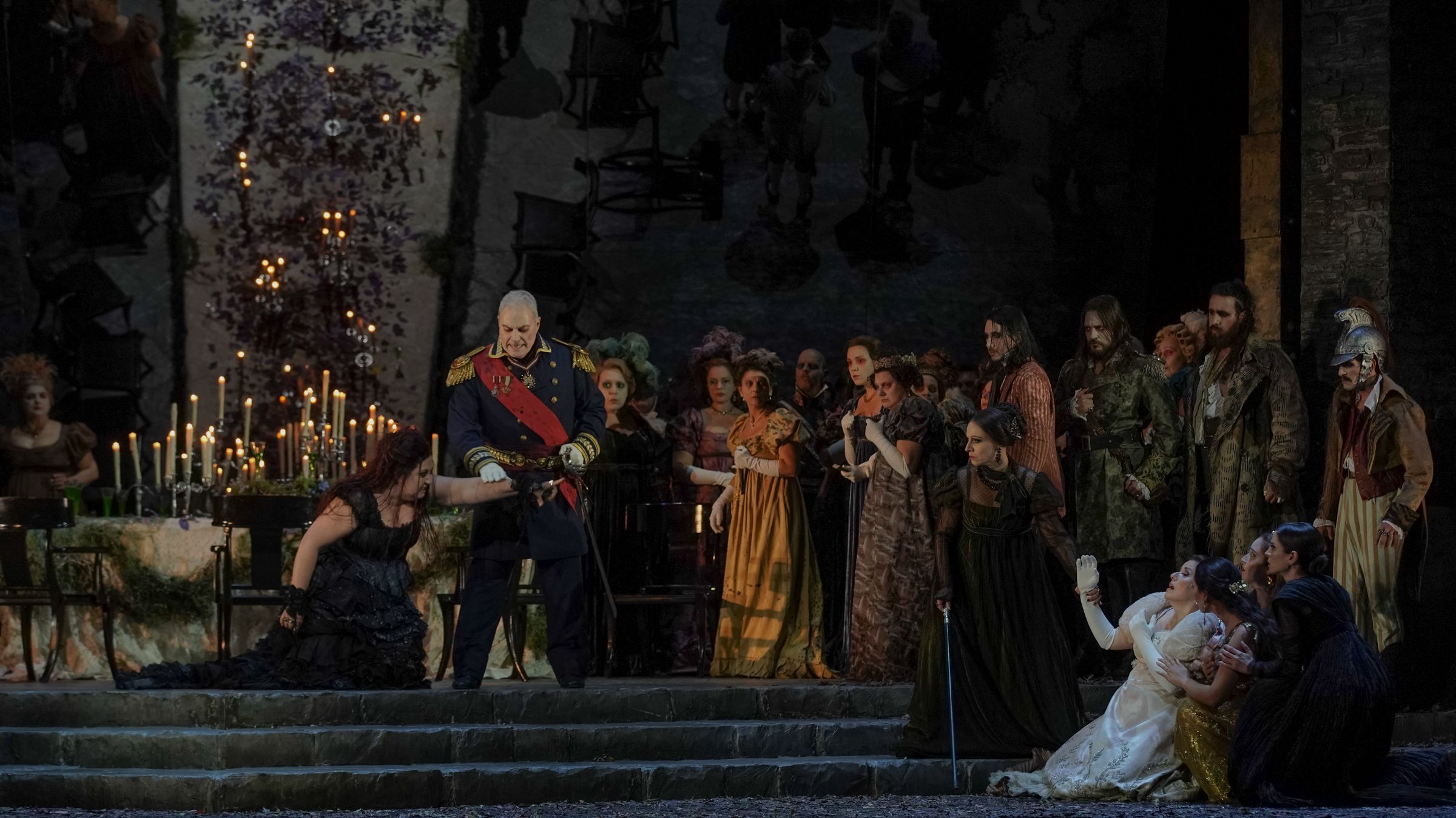 Anna Pirozzi (Medea), Yanni Yannissis (Creon), Vassiliki Karayanni (Glauce) and ensemble &copy; GNO | Andreas Simopoulos