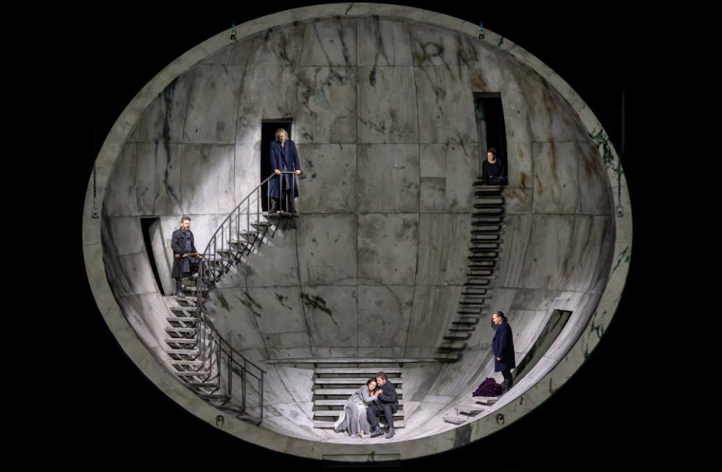 Escena de <i>Tristan und Isolde</i> en el Palau de les Arts &copy; Miguel Lorenzo y Mikel Ponce | Palau de les Arts Reina Sof&iacute;a